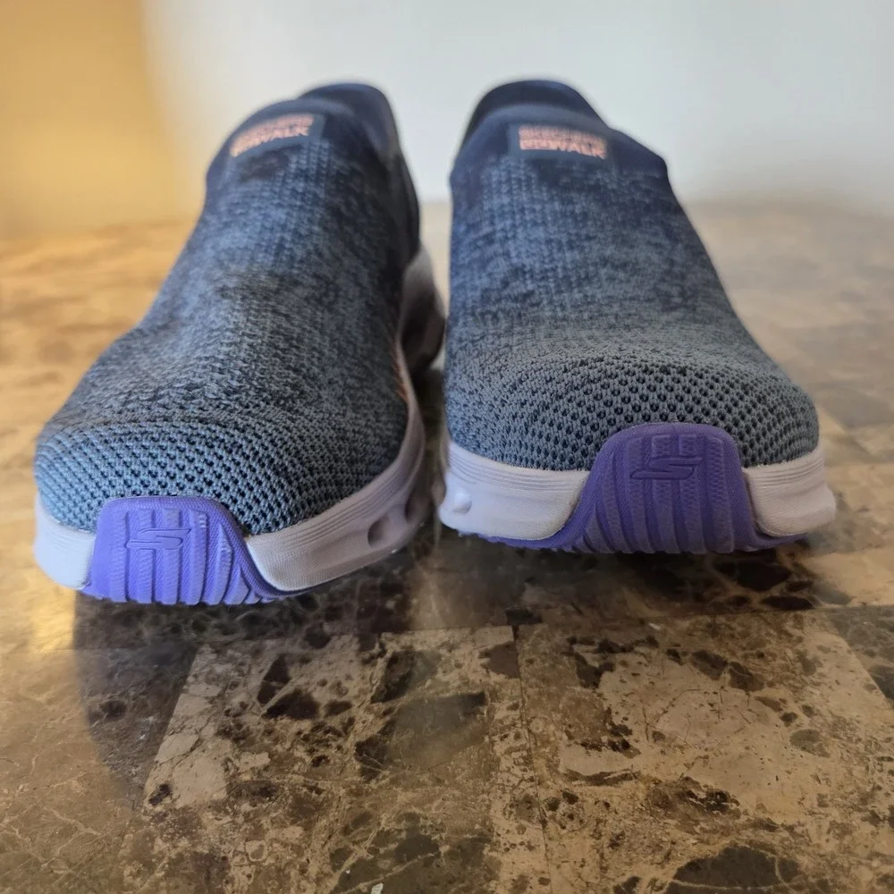 SKECHERS women 9 wide Hands Free Slip-Ins Glide-Step Slip-On Memory Foam Sneaker